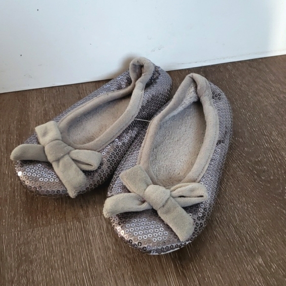 3/$20 Girls silver grey glitter sparkly sequin cozy Moccasin Slippers Size 12-13 - Picture 3 of 7